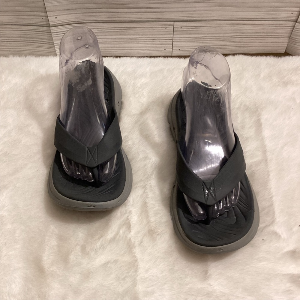 Women’s Calf Gear Skechers Flip Flop Sandals Size 8